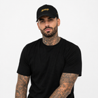 1HUNNA Signature Keep It Real Cap in black en goud – worn view