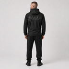 Achteraanzicht van de zwarte 1HUNNA Ghost Windbreaker met groot ruglogo